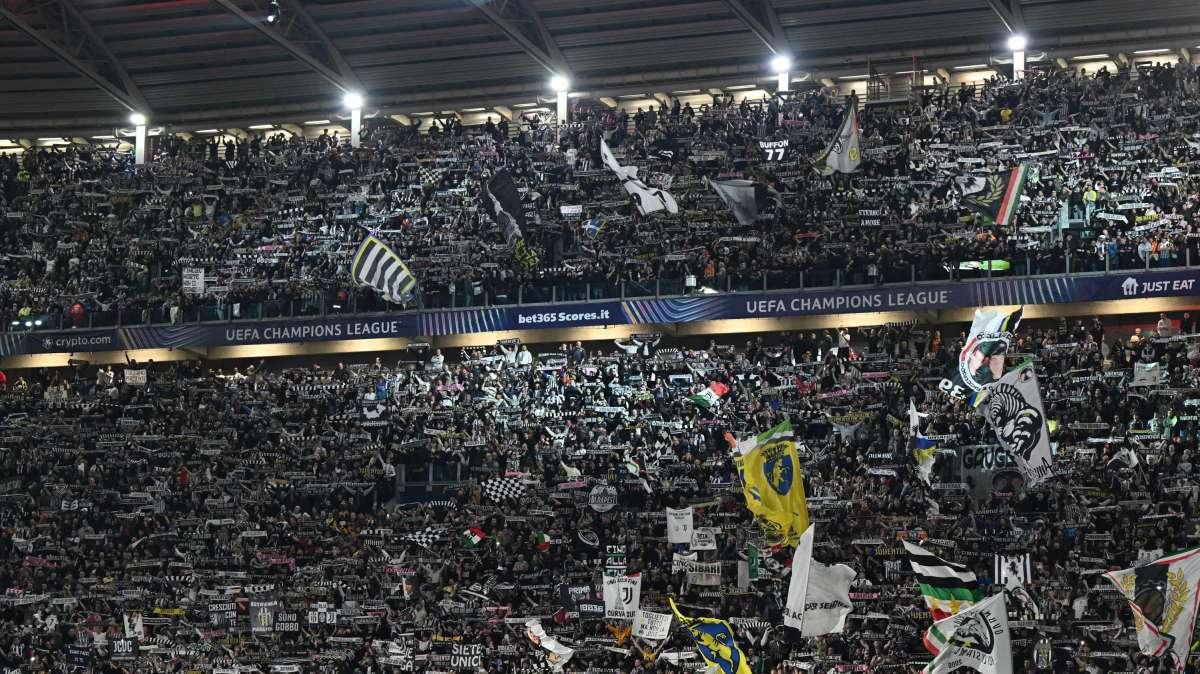 Notte folle allo Stadium: due tifosi Juve restano a dormire e rubano, scatta l'arresto
