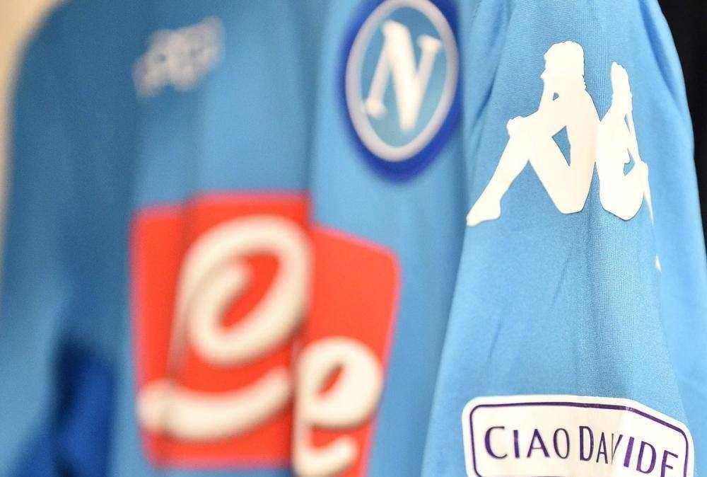 FOTO - Anche il Napoli ricorda Astori con una maglia speciale: "Ciao Davide"