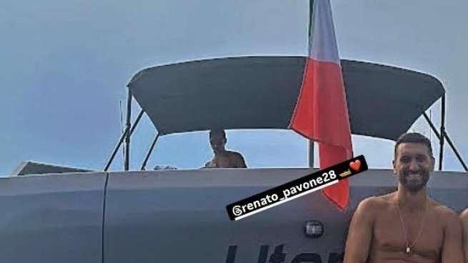 36 ore di riposo per gli azzurri: Lobotka torna a Napoli e si rilassa in barca