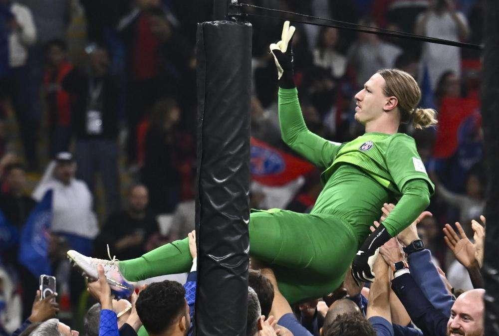Clamoroso Psg: Safonov eroe ai rigori grazie a un...foglietto