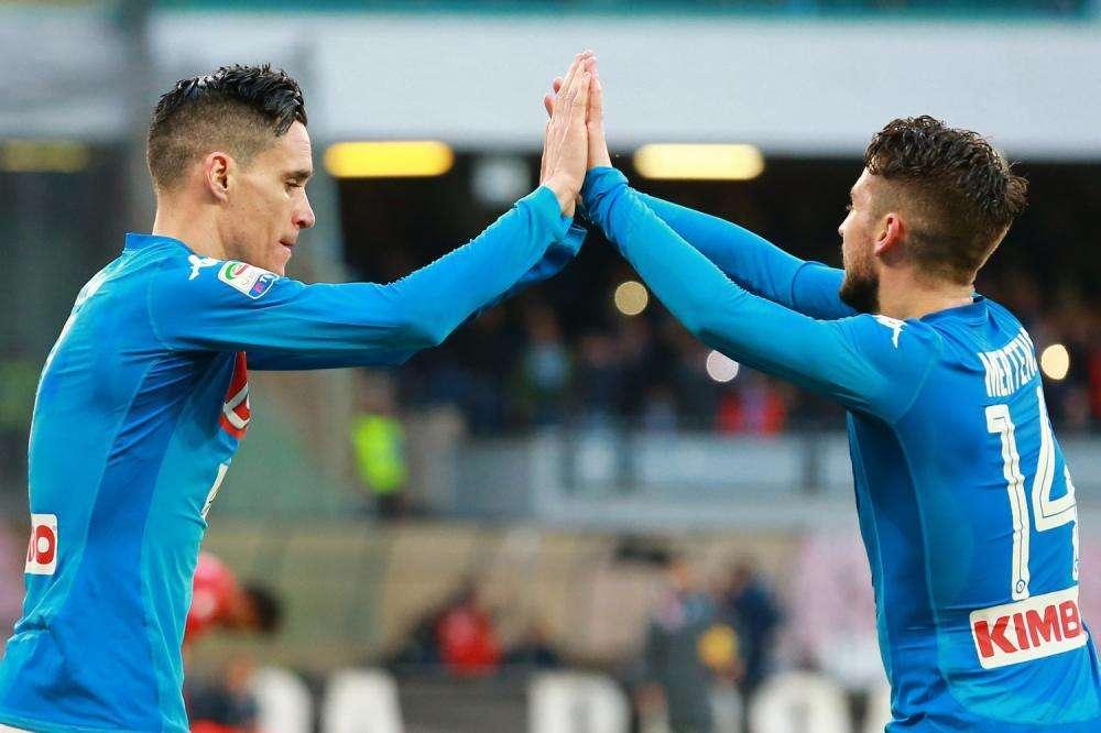 Napoli meritatamente avanti al 28': a Cagliari la sblocca Callejon!