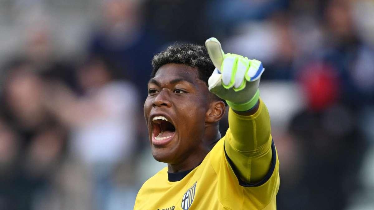 Seguito dal Napoli, su Suzuki piomba il West Ham: no del Parma ad un’offerta da 25mln