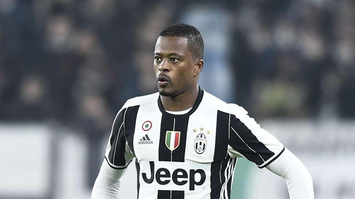 Evra: "Godete ora e non piangete quando tornerà la Juve. Vi abbiamo mangiati per anni"