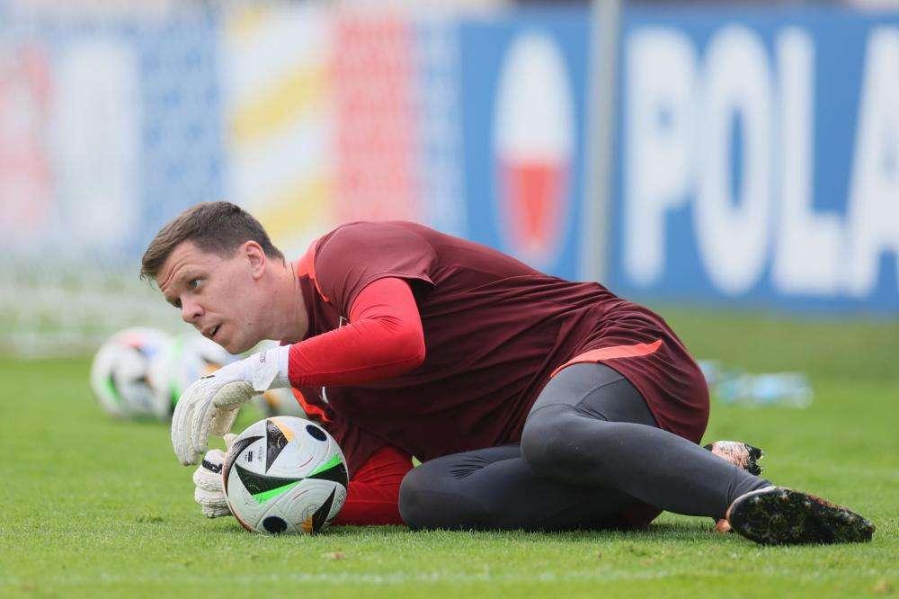 Szczesny, passo indietro dopo l’addio al calcio? Ipotesi Barcellona per il portiere 