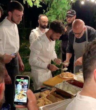 VIDEO - Mertens show alla festa di Koulibaly: il belga alle prese con la preparazione delle pizze