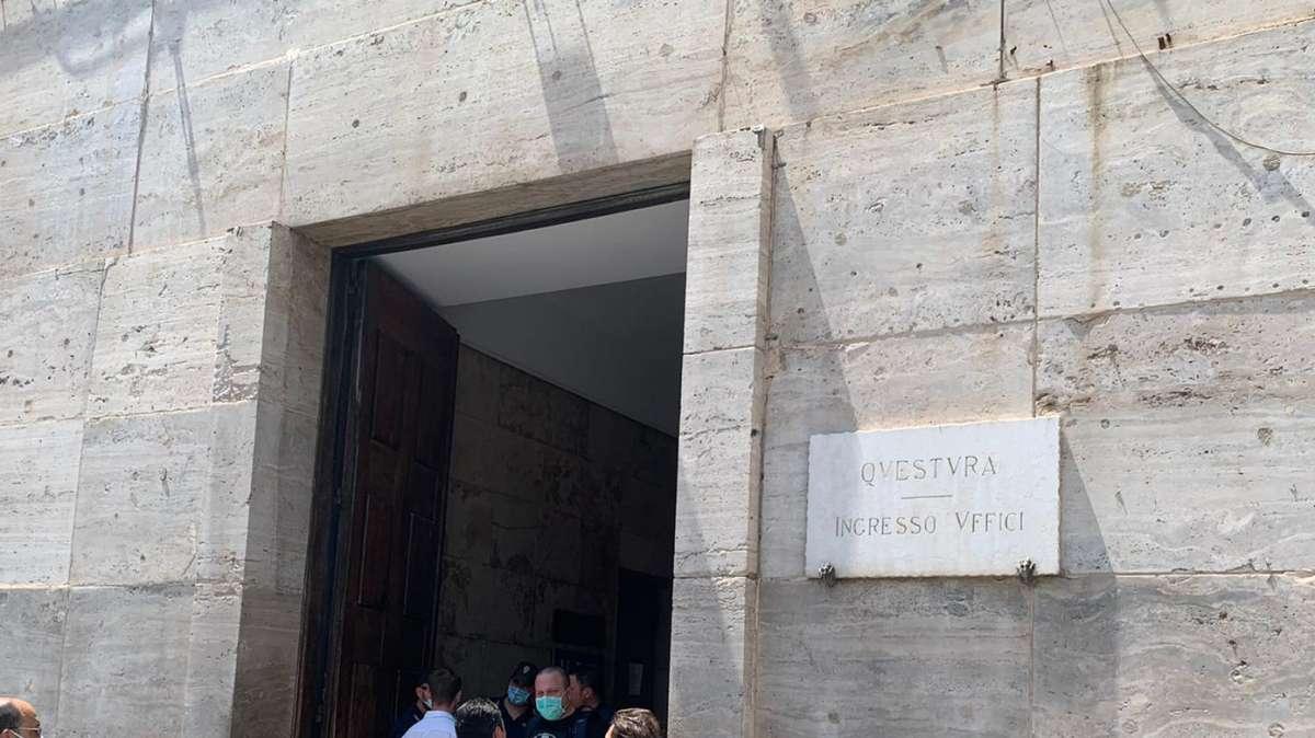 Questura, Daspo ad un romanista a Napoli per striscione ingiurioso su Ciro Esposito!