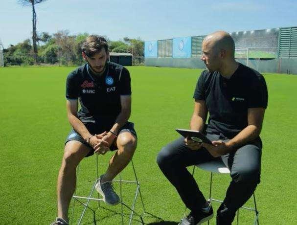 VIDEO - Kvaratskhelia: "Il Maradona è stupendo, ecco cosa mi chiede sempre Spalletti. Due cose mi incuriosivano..."