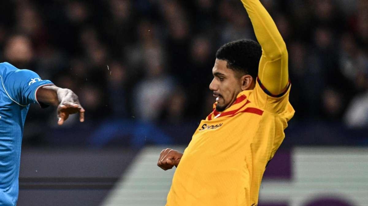 Barcellona, Araujo: "Credevamo di vincere, ma Osimhen ha sfruttato l'unica occasione"