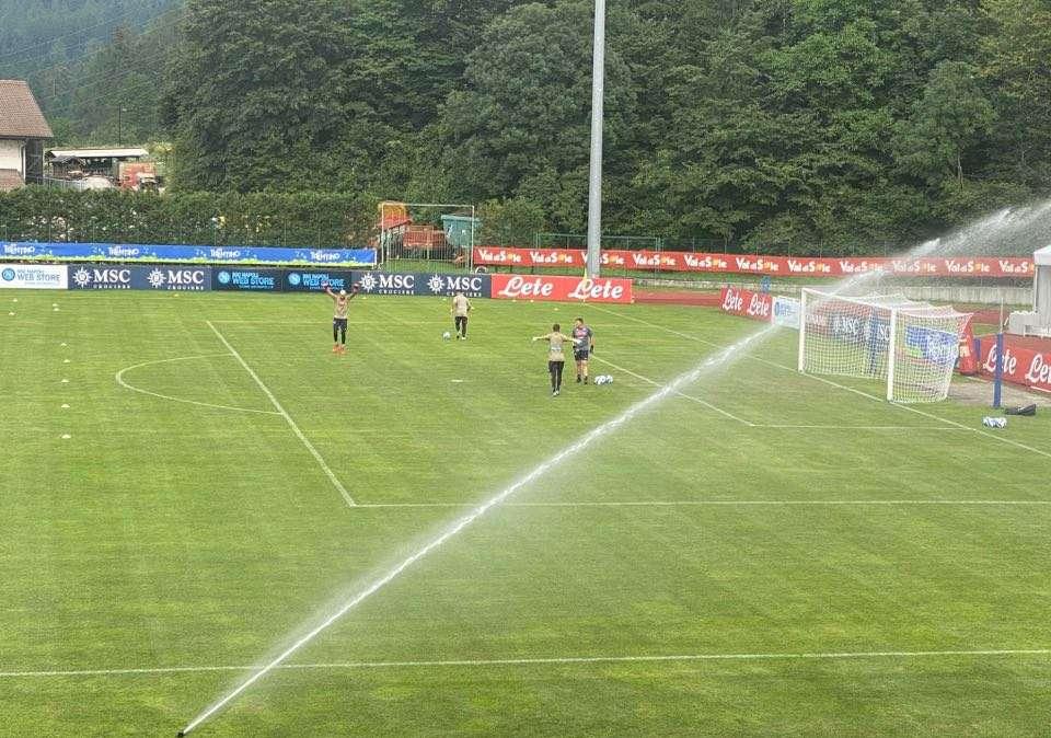 RILEGGI LIVE - Dimaro, day 11: ultimo allenamento, out Osimhen, Petagna ed Elmas, rientrato Tutino