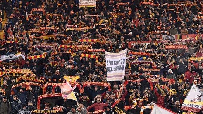 VIDEO - Che festa a Benevento! Migliaia di persone in strada, fuochi e bandiere