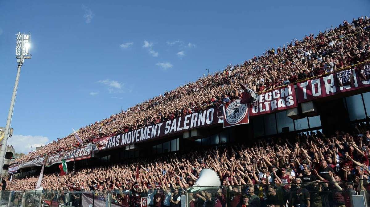 Salernitana, allenamento a porte aperte e l'Arechi diventa una bolgia: "Noi non siamo napoletani!"