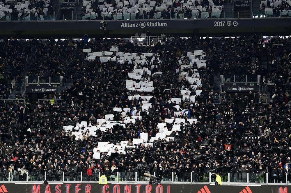 "Rubano le partite, spero venga giù il loro aereo": multata una radio per frasi anti-Juve