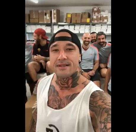 Nainggolan torna a Roma: "Mi mancherete". De Rossi scherza: "In bocca al lupo un ca..."