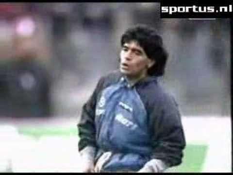 VIDEO - 30 anni fa il Napoli conquistava la finale di Uefa, Maradona ricorda l'allenamento contro il Bayern sulle note di "Life is Life"