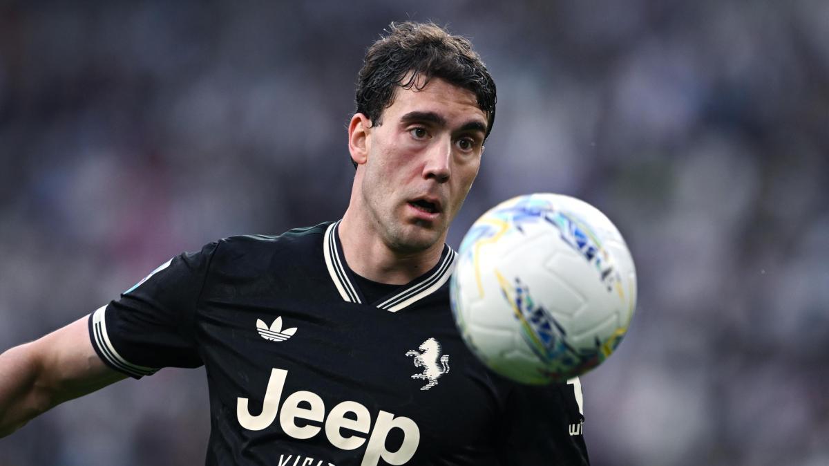 La Juventus può davvero perdere Vlahovic: rinnovo in stallo e ci sono due big