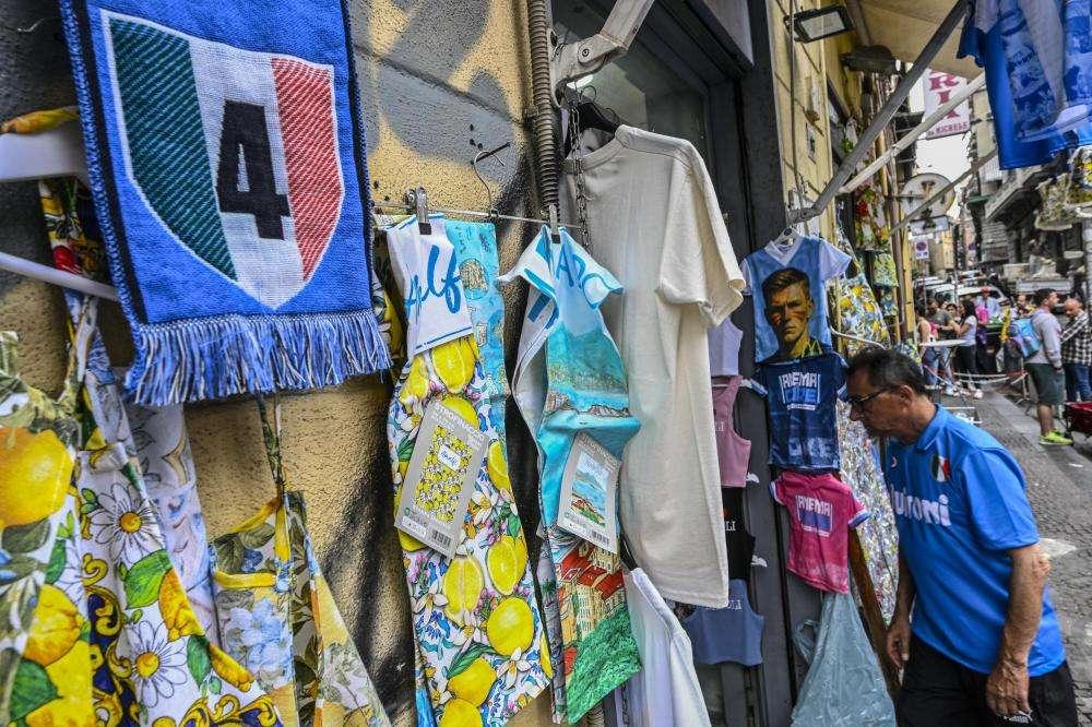 Tanti ordini per striscioni quarto scudetto, ma Napoli è in stand-by