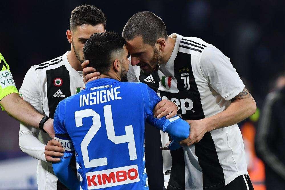 Rocchi perché rovinare un match come questo? Prima un rosso tutto da capire poi cerca di "aggiustarla". Napoli ottima reazione ma quanti errori...
