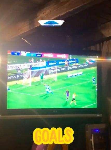 VIDEO - Hamsik segue il Napoli dalla Cina: l'esultanza al gol di Insigne su rigore 