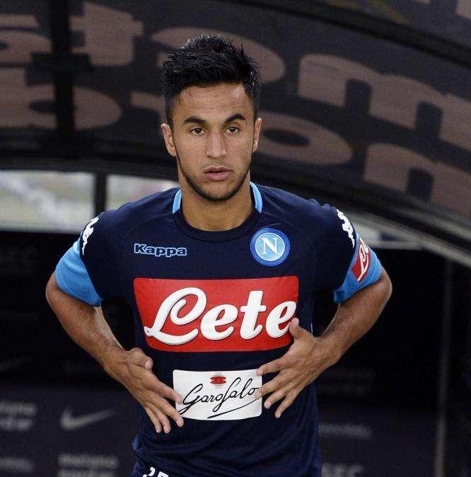 Sarri prova a recuperarla e si gioca la carta Ounas. Esce Hamsik