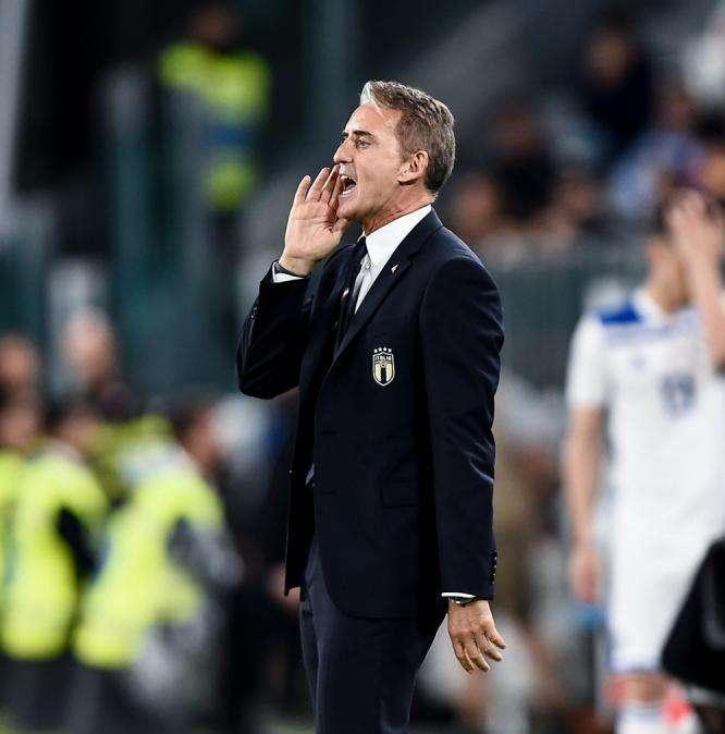 Italia, Mancini: "Sarri? Tornerà in Italia più preparato, sarà un bene per il calcio italiano"