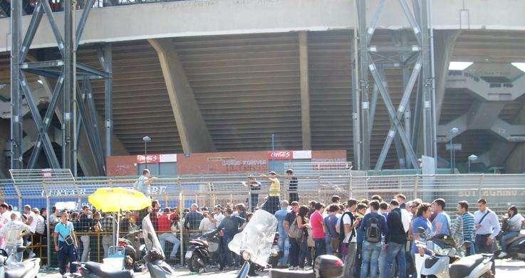 Napoli-Palermo, controlli della Polizia Locale: sanzionati parcheggiatori e rivenditori abusivi