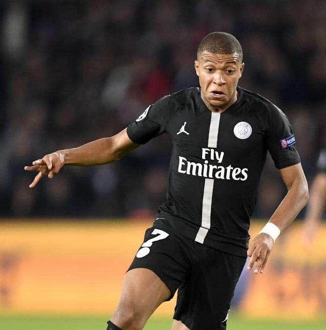 Doccia fredda al 46': Bernat porta avanti il Psg a tempo già scaduto, Ancelotti furioso