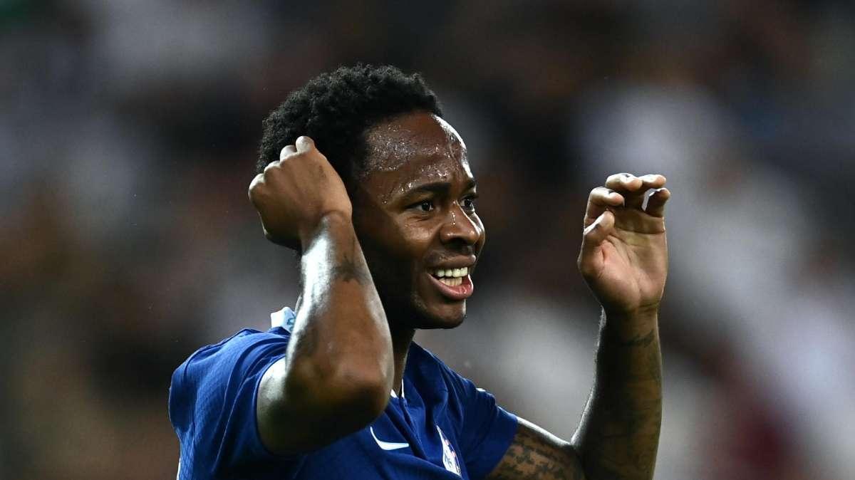 Si torna su un vecchio obiettivo? Sky: "Il Napoli continua a seguire Sterling"
