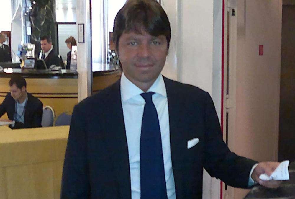 Ag. Tonelli glissa sulla situazione del difensore azzurro: "Dispiaciuto? Preferirei non parlarne"