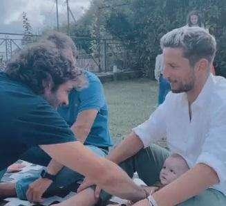 VIDEO - Mertens è di nuovo a Napoli: pic-nic in città con Kat e Ciro Romeo