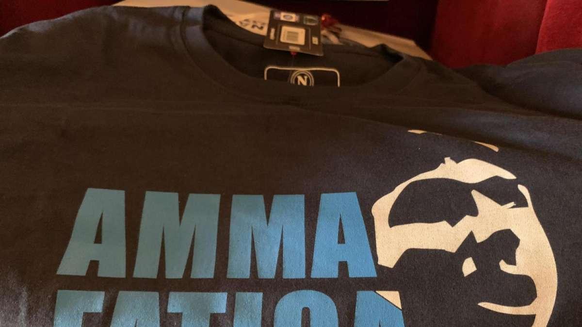 “Amma faticà”, lo slogan di Conte diventa t-shirt: prezzo e data di uscita