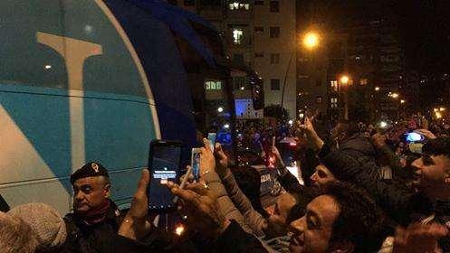 FOTO&VIDEO TN - “Chi non salta juventino è”, delirio all’arrivo del pullman azzurro