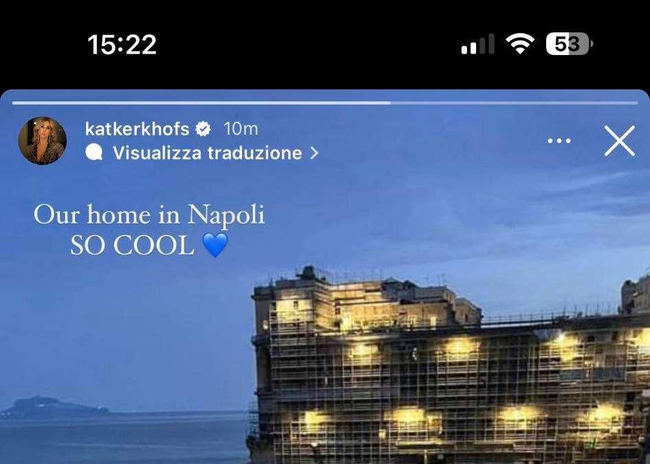 FOTO - Lady Mertens posta il gioco di luci a Posillipo: "La nostra casa a Napoli, che bello!"