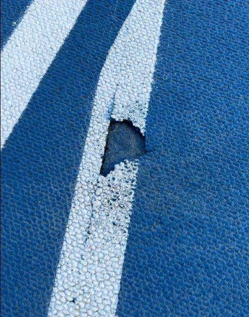 FOTOGALLERY - L'atleta Sibilio denuncia: "Questa la pista del Maradona dopo i concerti, vergogna!"