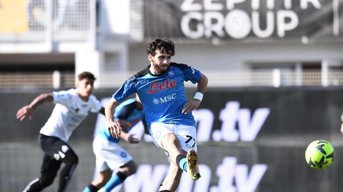 Kvara non sbaglia dal dischetto! Napoli avanti 1-0 al Picco al 47'!