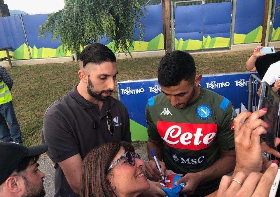 FOTOGALLERY TN - Entusiasmo a Dimaro: sessione di autografi per Ghoulam e Zerbin 