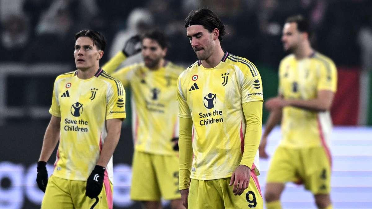 La Juve sotto di due riprende il Bologna al 90': polemiche per 2 espulsioni mancate