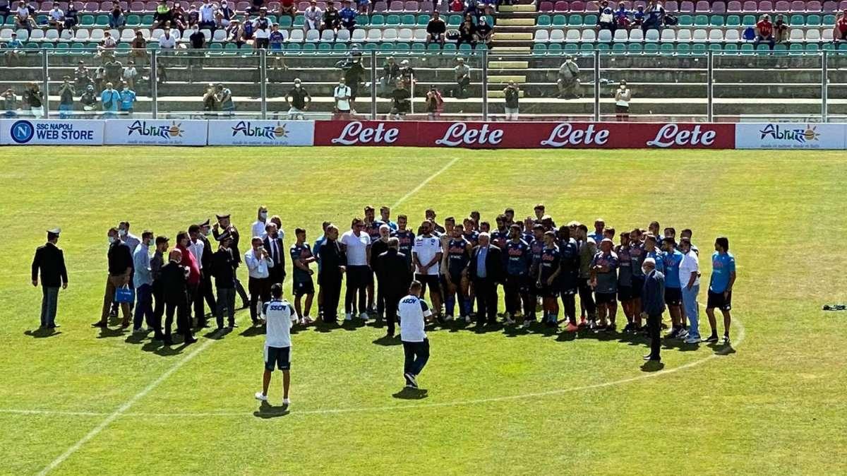 Kiss Kiss: "Tutti negativi i tamponi a calciatori e staff del Napoli"