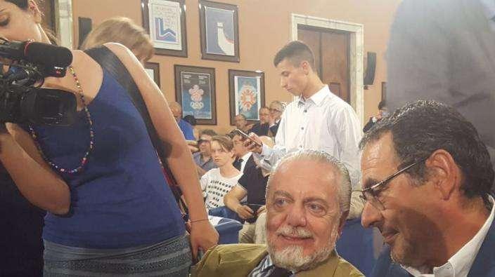 Gazzetta - Per liberare Sarri bastano 8 milioni: nessuna discussione per il rinnovo e tanti estimatori...