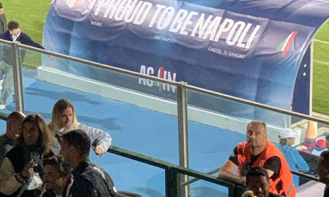 Compleanno Politano, festa improvvisata in tribuna con Spinazzola e familiari