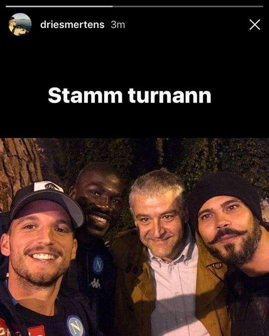 FOTO - "Stamm turnann", Mertens con Ciro e Don Pietro: il belga sorride coi protagonisti di Gomorra