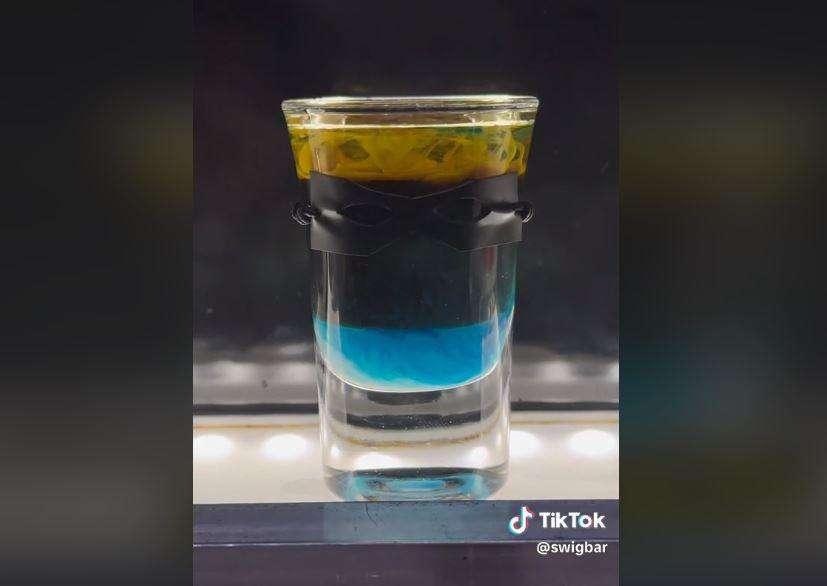 FOTO - Osimhen è diventato un cicchetto! Il drink inedito diventa virale 