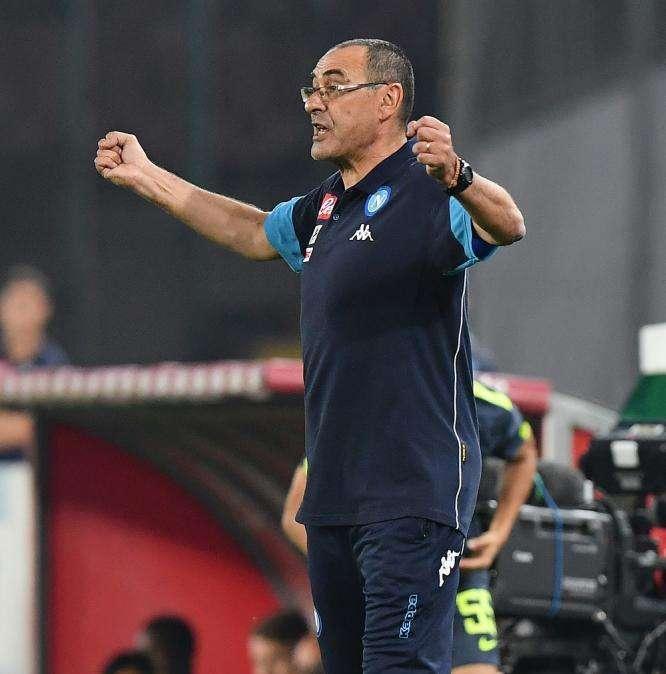 Il Napoli resta capolista per l'89esima giornata della sua storia: raggiunta la Fiorentina al settimo posto
