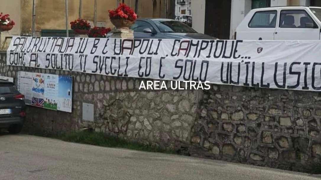 FOTO - A Salerno striscione contro Napoli: "Noi in B e Napoli campione, ti svegli ed è un'illusione"