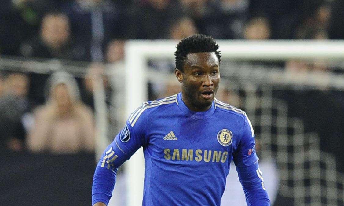 Obi Mikel vuole portare Osimhen al Chelsea: "Gli mando messaggi, cerco di convincerlo"