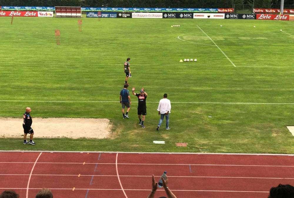 FOTO TN - Ecco Ancelotti in campo! Ovazione dei tifosi e breve discorso alla squadra