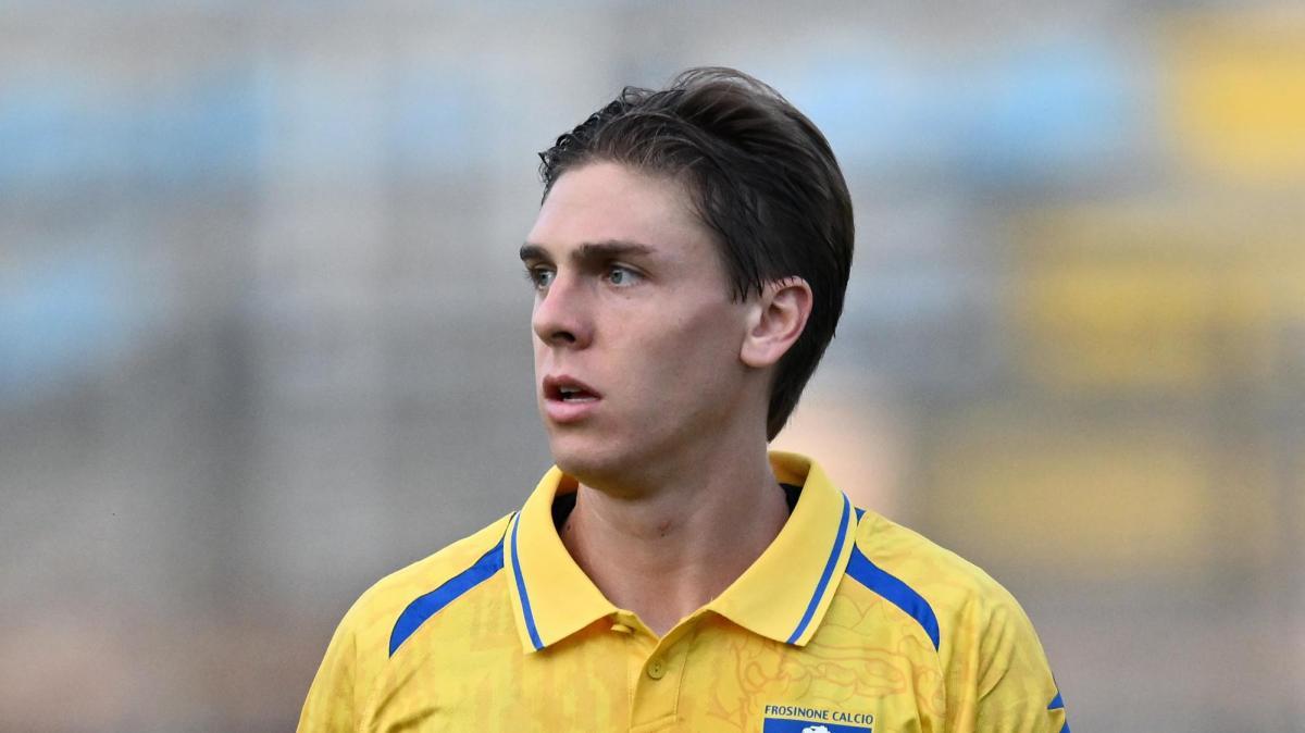 Frosinone, Zerbin felice alla presentazione: "Stavolta non è un solo prestito..."