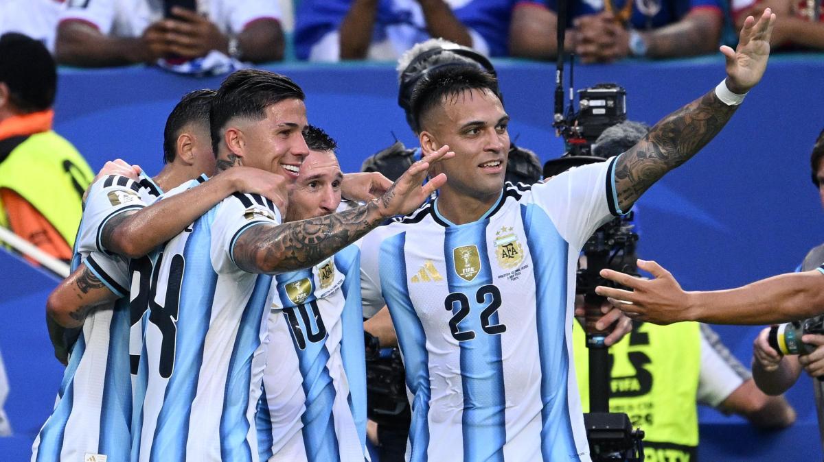 Argentina, coro sulle Malvinas e Maradona: scoppia la polemica verso l'Inghilterra