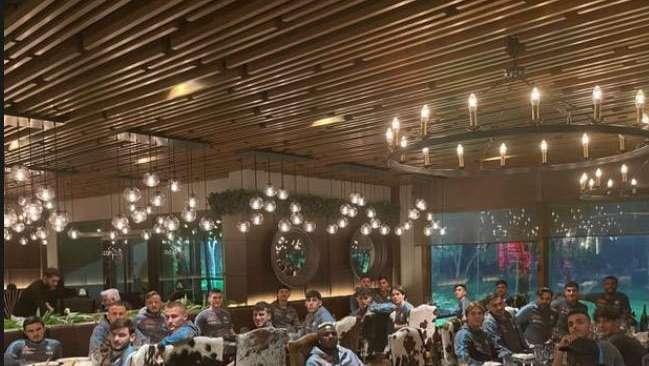 FOTO - "Family", lo scatto di Di Lorenzo con tutta la squadra ad Antalya