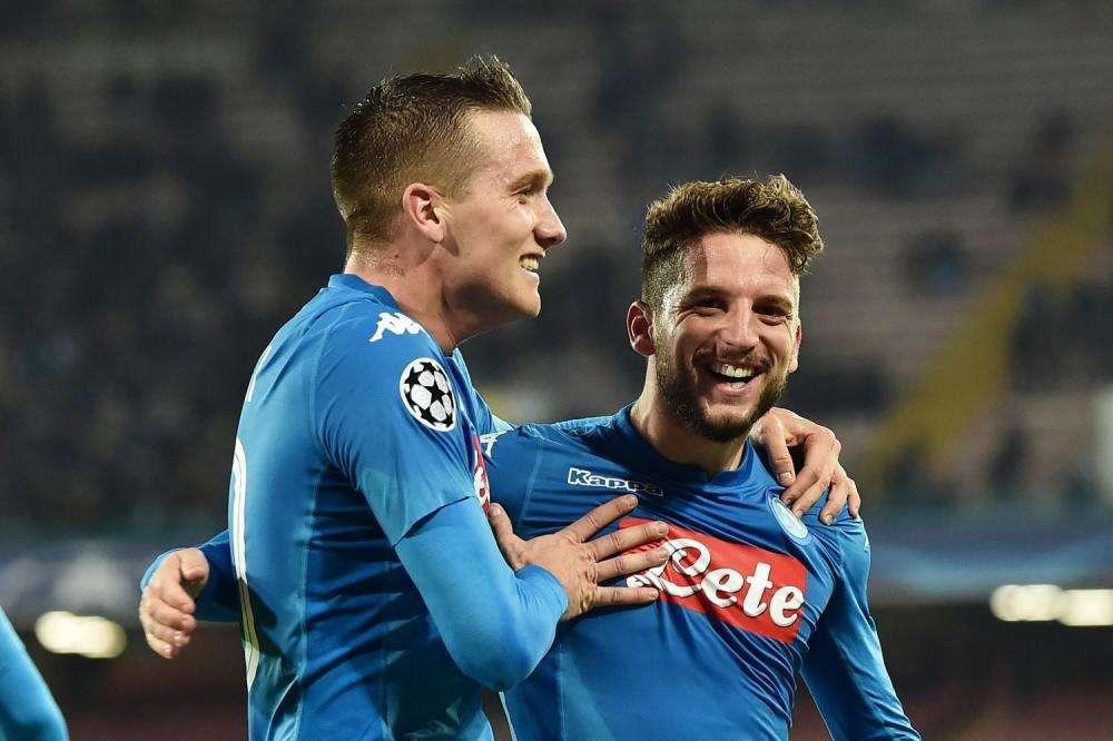 Siparietto a bordocampo dopo il terzo gol: Insigne scatta in piedi e spintona Sarri