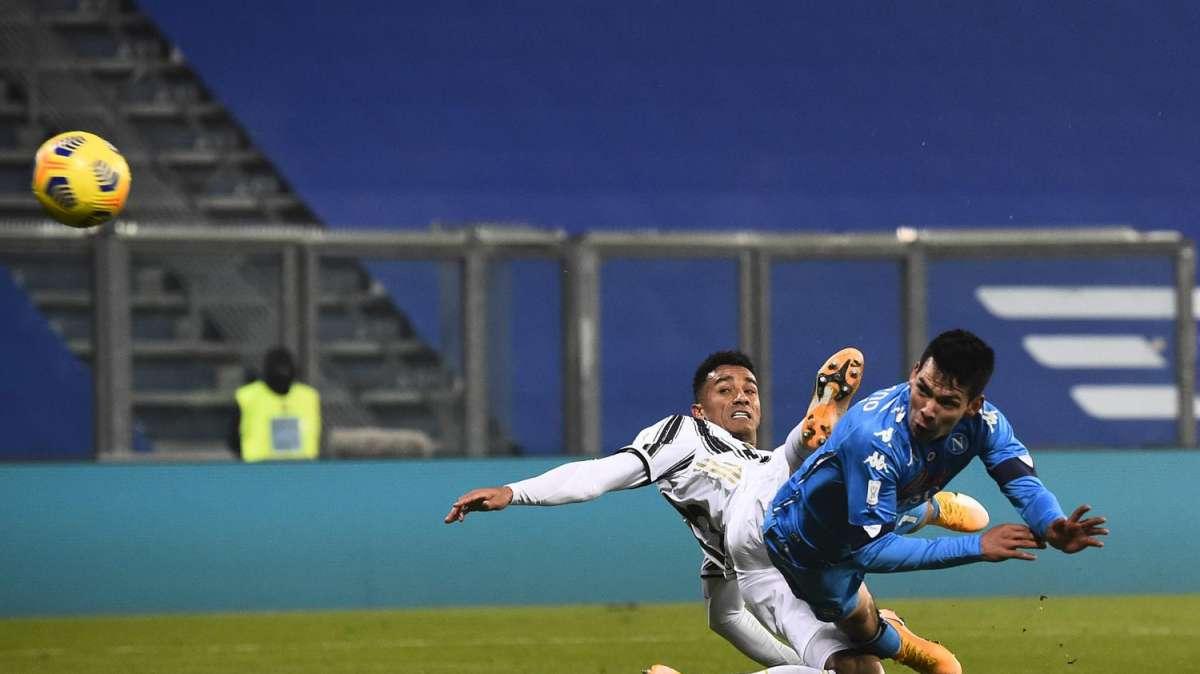 0-0 al 45': Szczesny salva su Lozano, azzurri frenati dal campo e dalla pressione bianconera